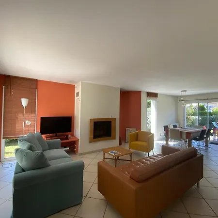 Maison Spacieuse Au Calme Avec Jardin Arbore, Proche Plages Et Centre-ville - Fr-1-413-243