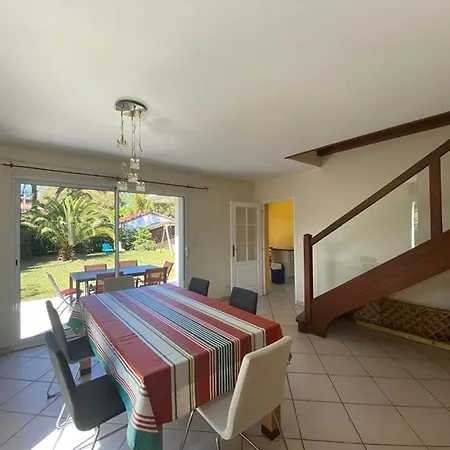 Maison Spacieuse Au Calme Avec Jardin Arbore, Proche Plages Et Centre-ville - Fr-1-413-243 *